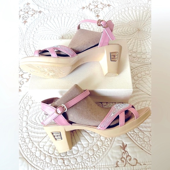 Cute Fashion Sandals with Slingback and Ankle Buckle  pink color great condition - Picture 10 of 14